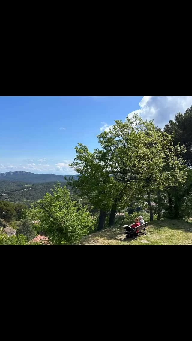Stage carnet de voyage aujourd’hui à Venelles le Haut.
Le beau temps est avec nous. Magnifique journée
#carnetdevoyage #aquarelle #aixenprovence #venelles#artistepeintre #isabellebarnasson_peintre #beautéduluberon #stevictoire #cézanne